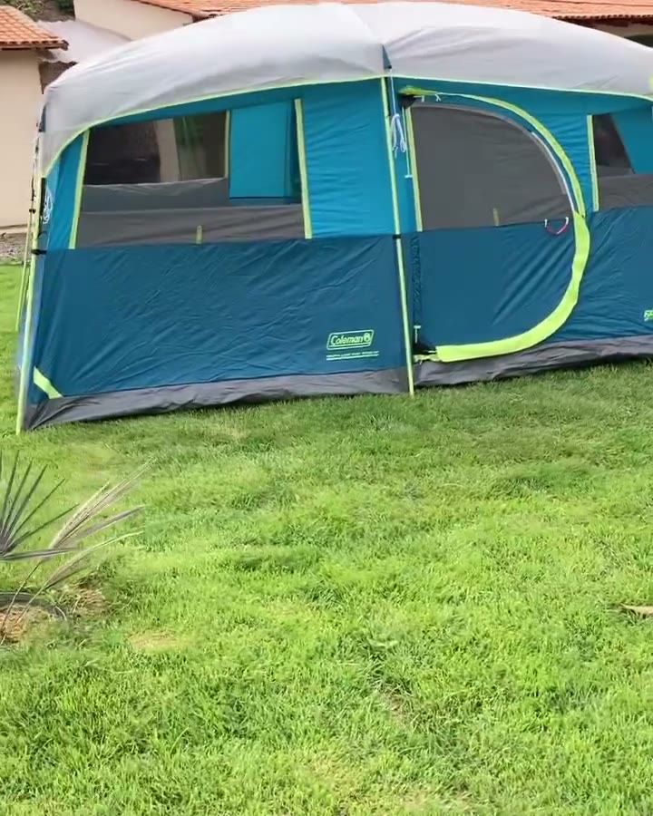 Interior da barraca de camping